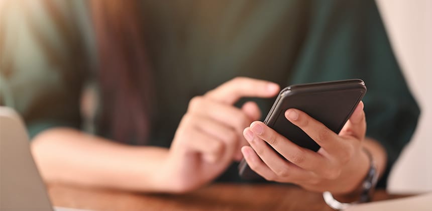 Crystal Clear Display: Safe Smartphone Screen Cleaning Methods