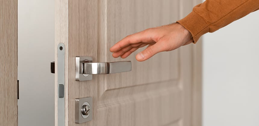 Beyond the Surface: Thorough Door Handle Cleaning for a Healthier Home